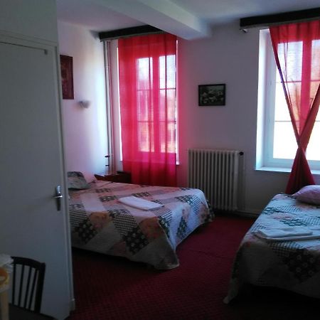 Le Relais De La Marche Hotel Aigurande Luaran gambar