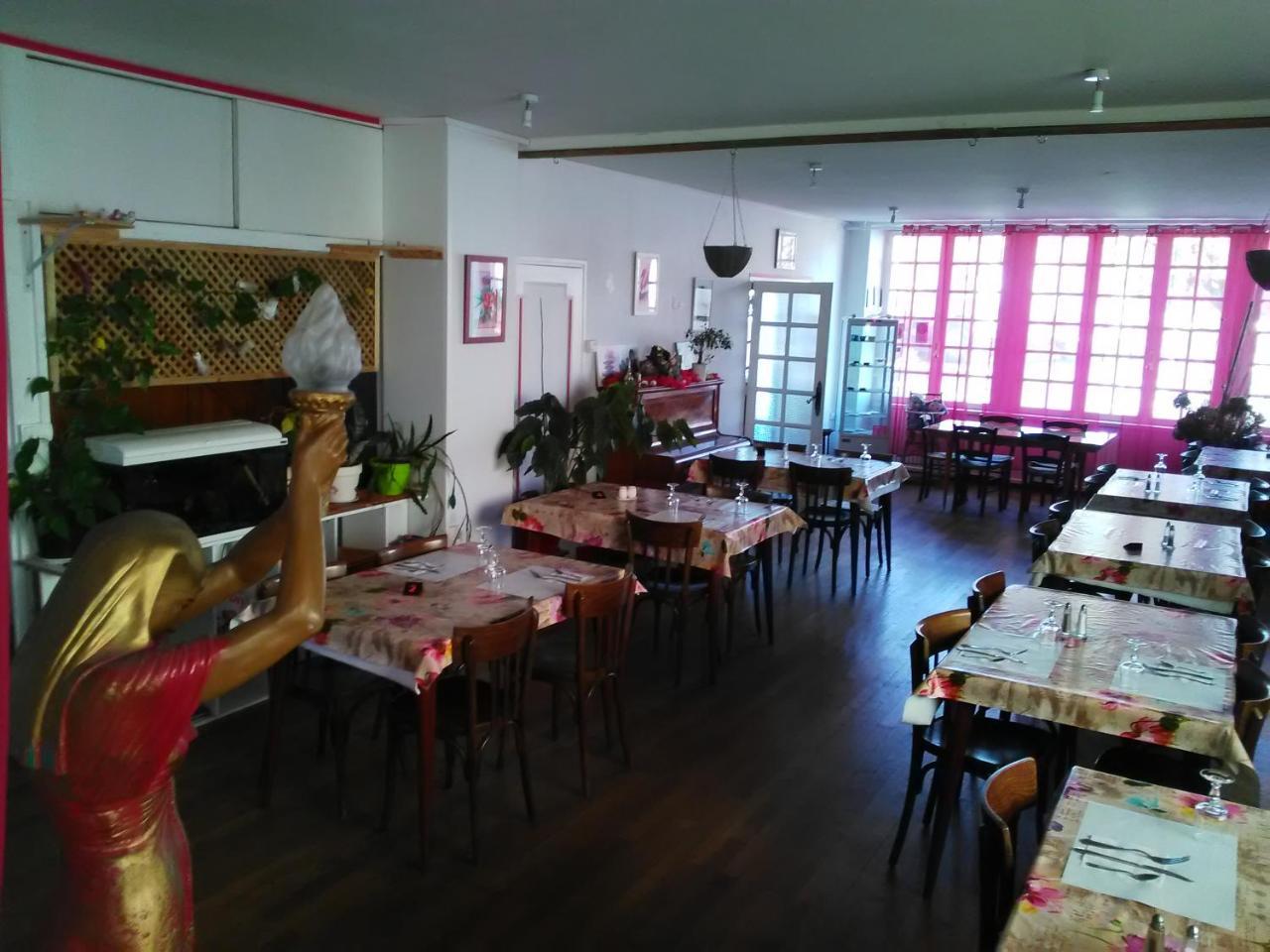 Le Relais De La Marche Hotel Aigurande Luaran gambar