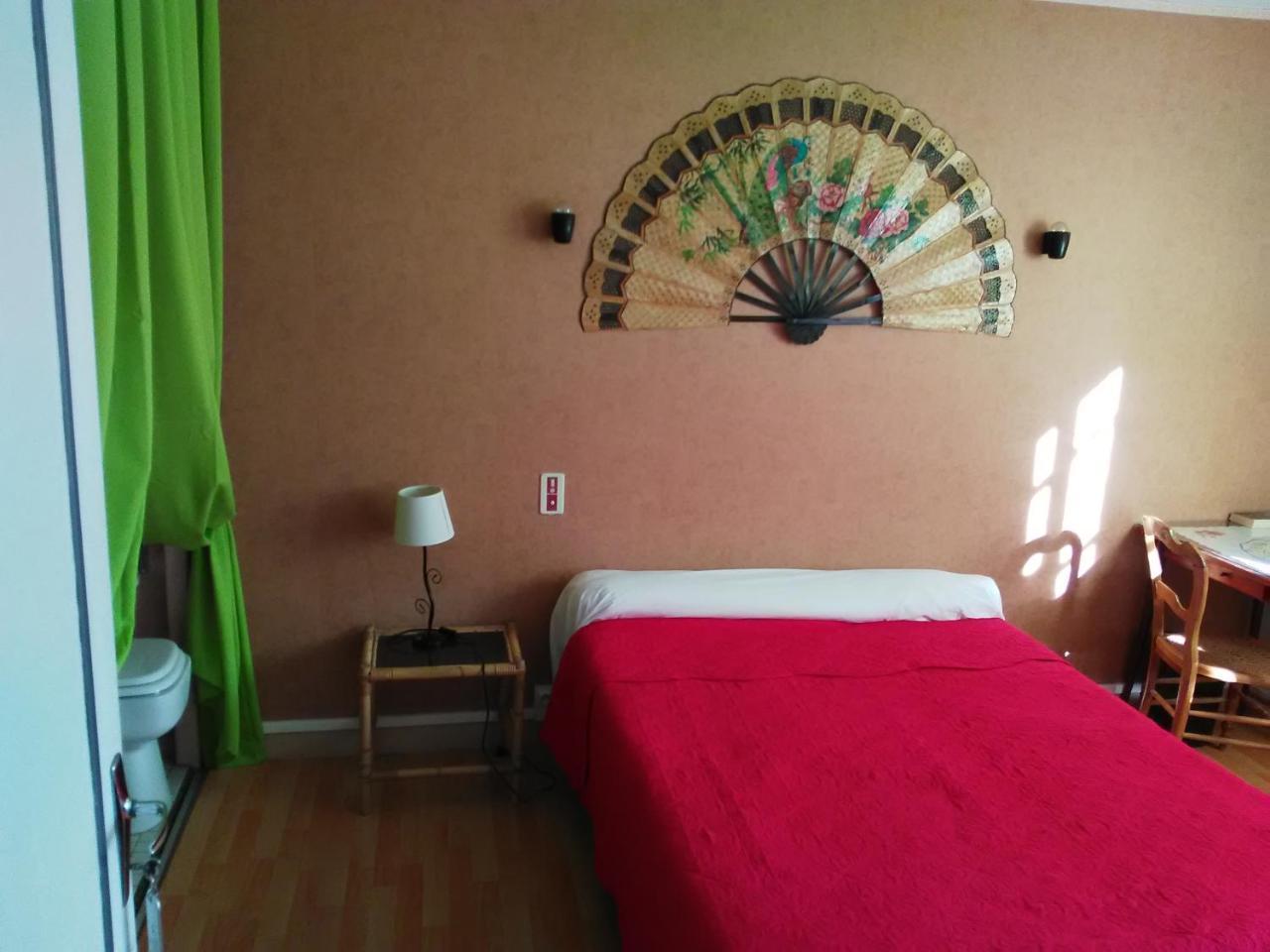Le Relais De La Marche Hotel Aigurande Luaran gambar